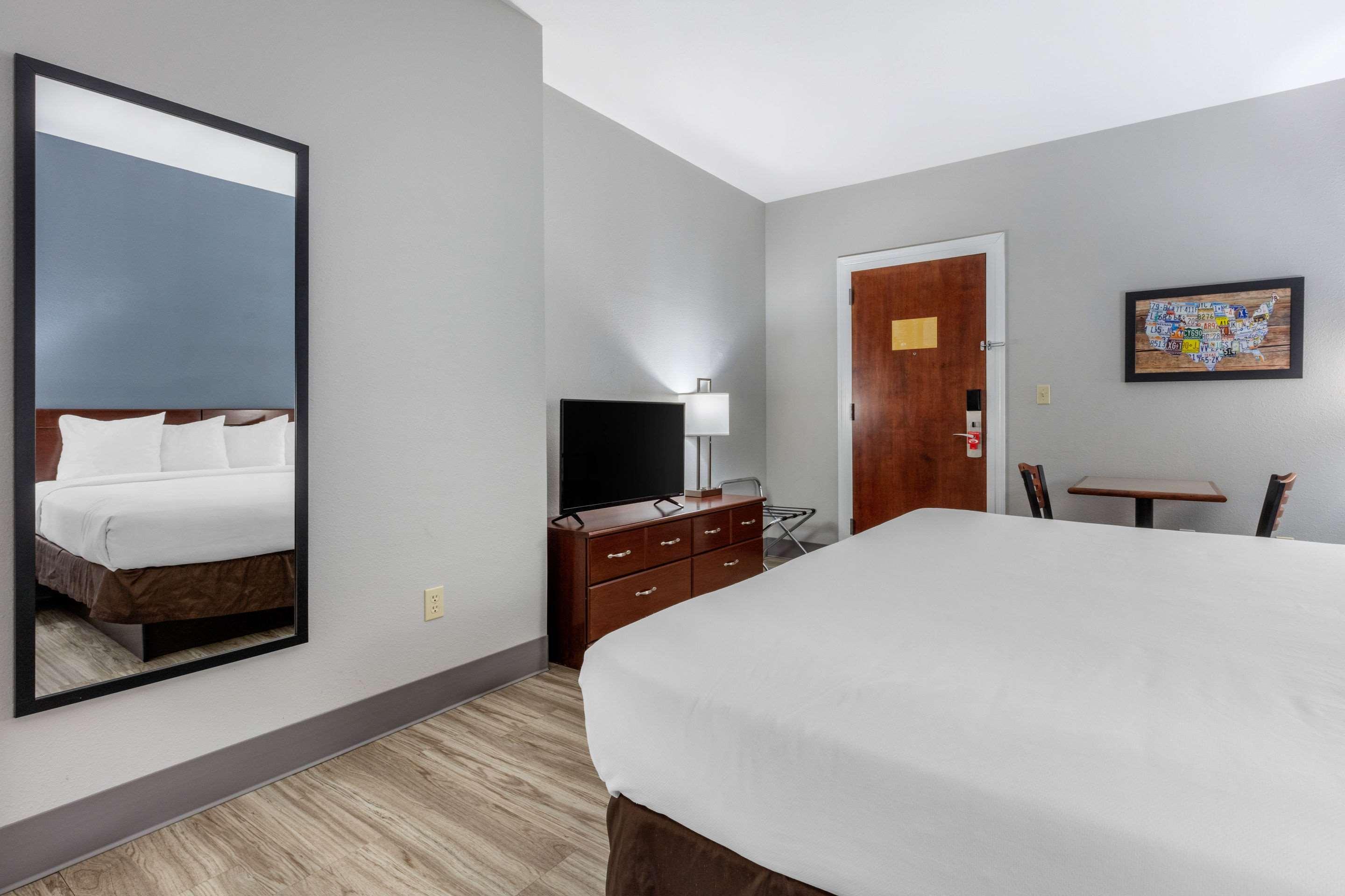 Quality Inn & Suites Demopolis Екстер'єр фото