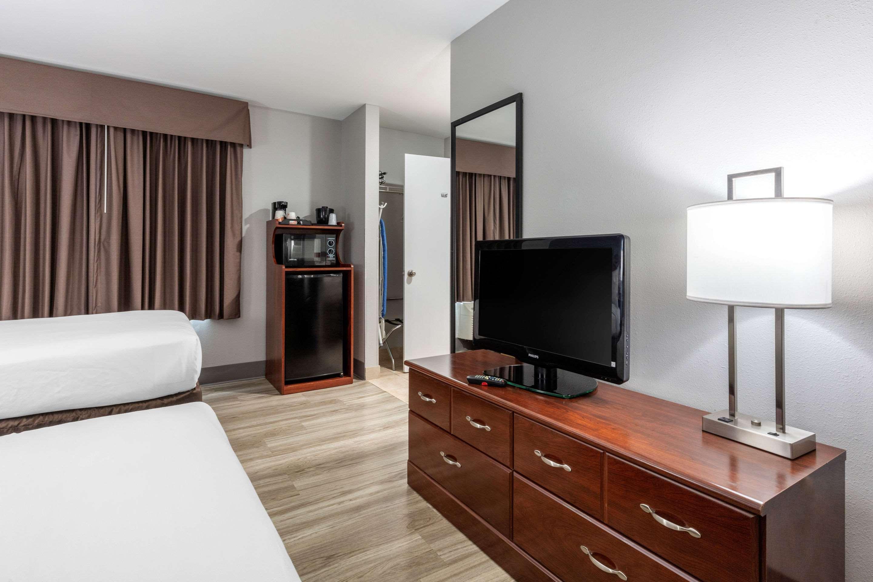 Quality Inn & Suites Demopolis Екстер'єр фото
