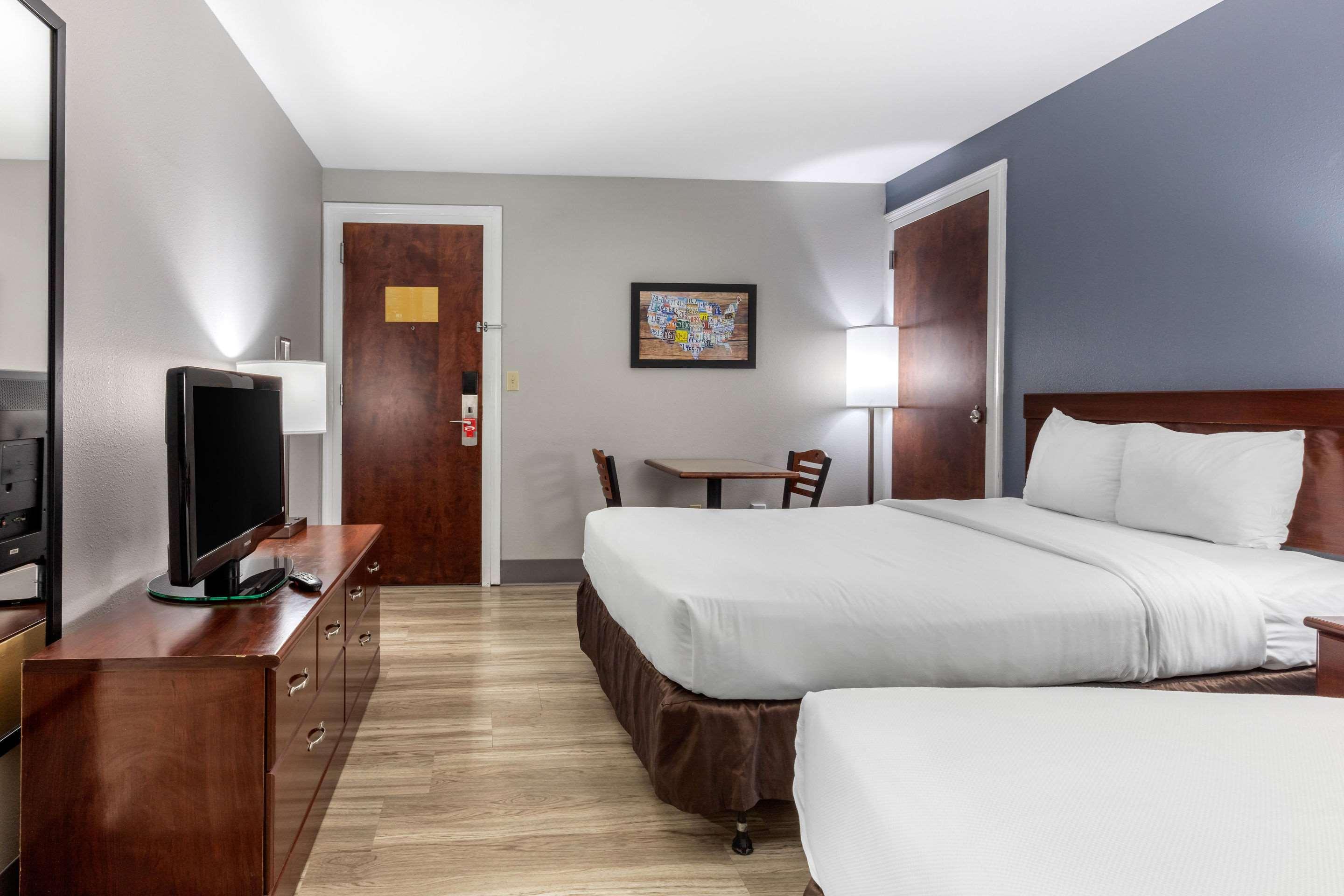 Quality Inn & Suites Demopolis Екстер'єр фото