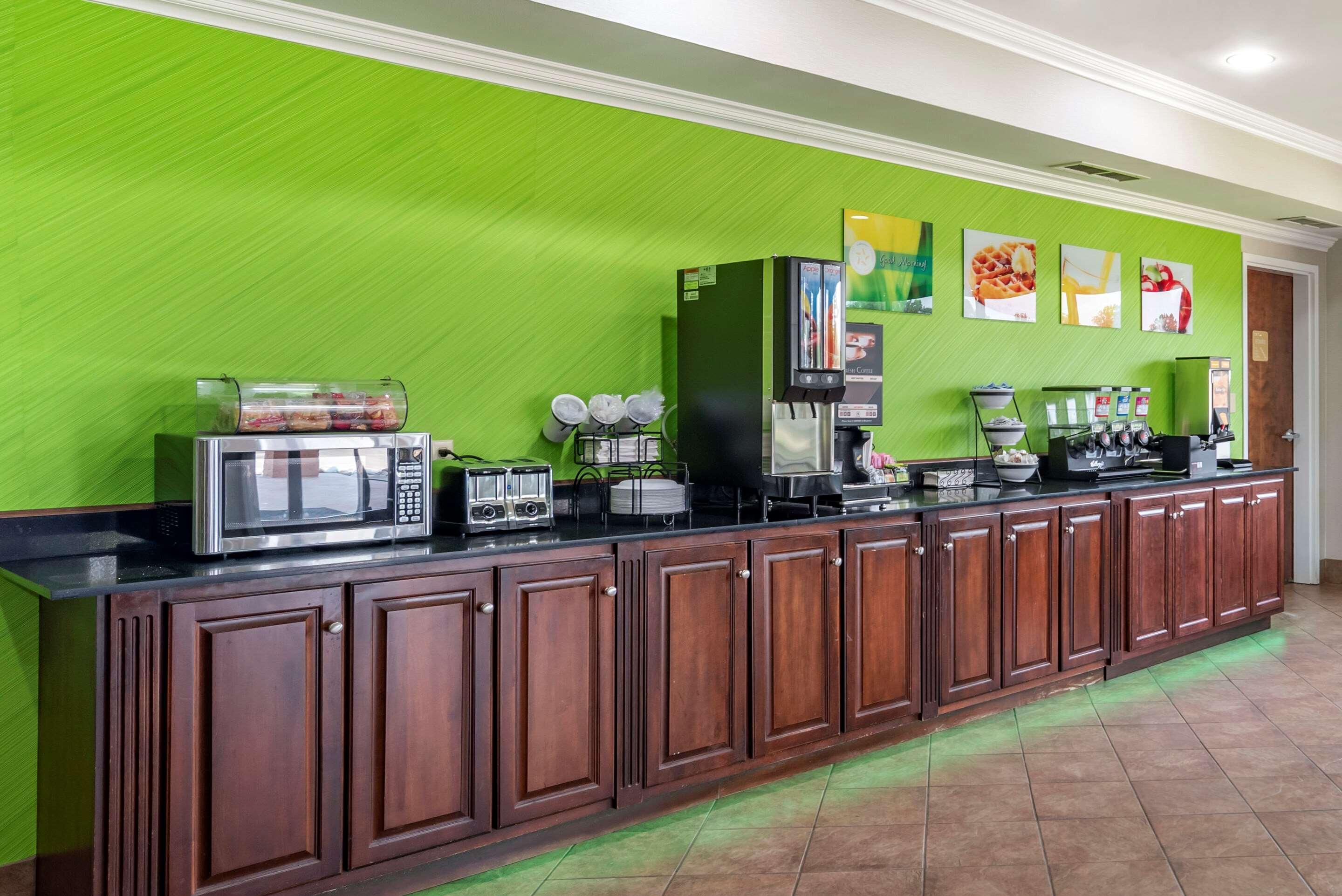 Quality Inn & Suites Demopolis Екстер'єр фото