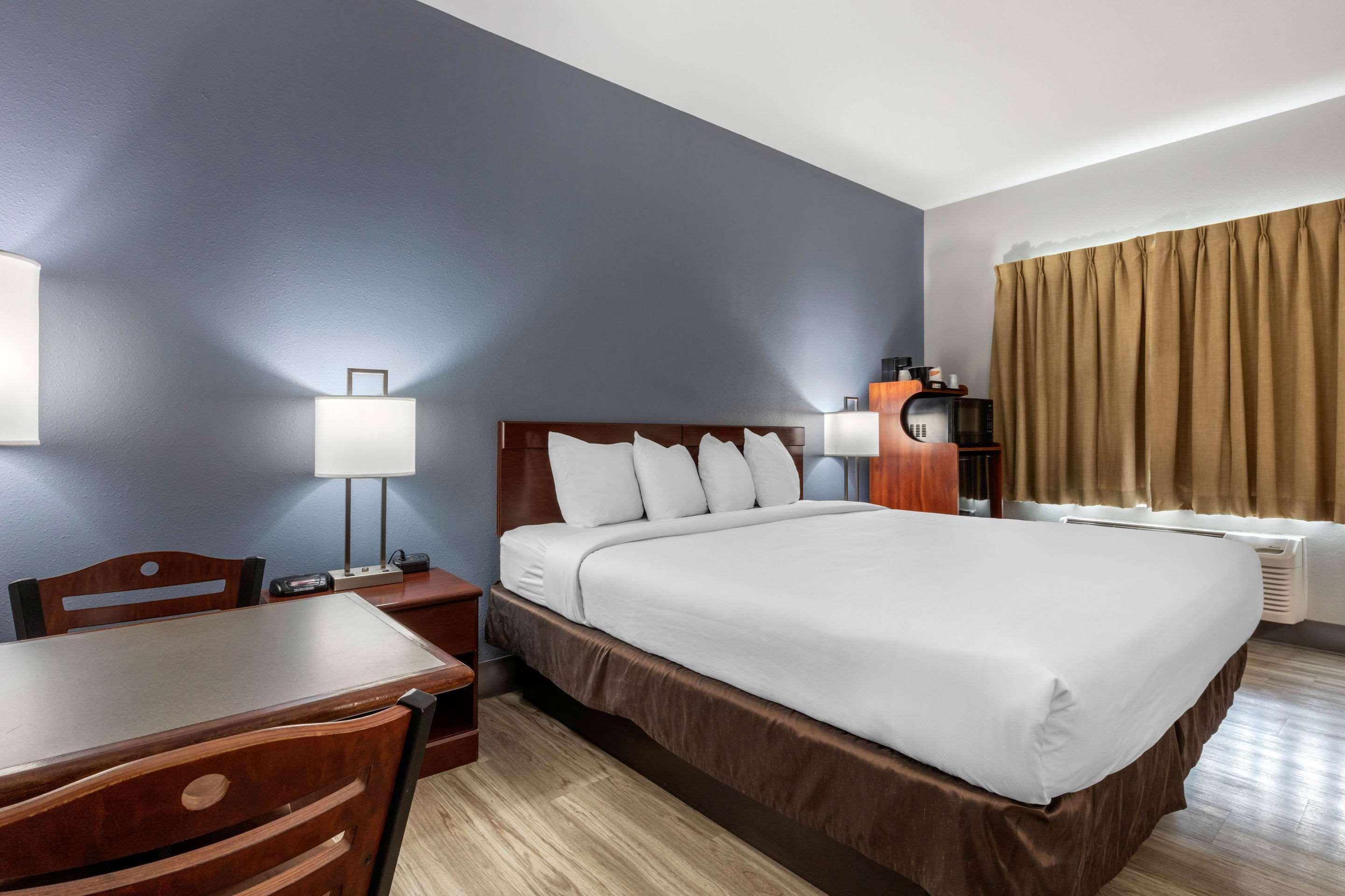 Quality Inn & Suites Demopolis Екстер'єр фото