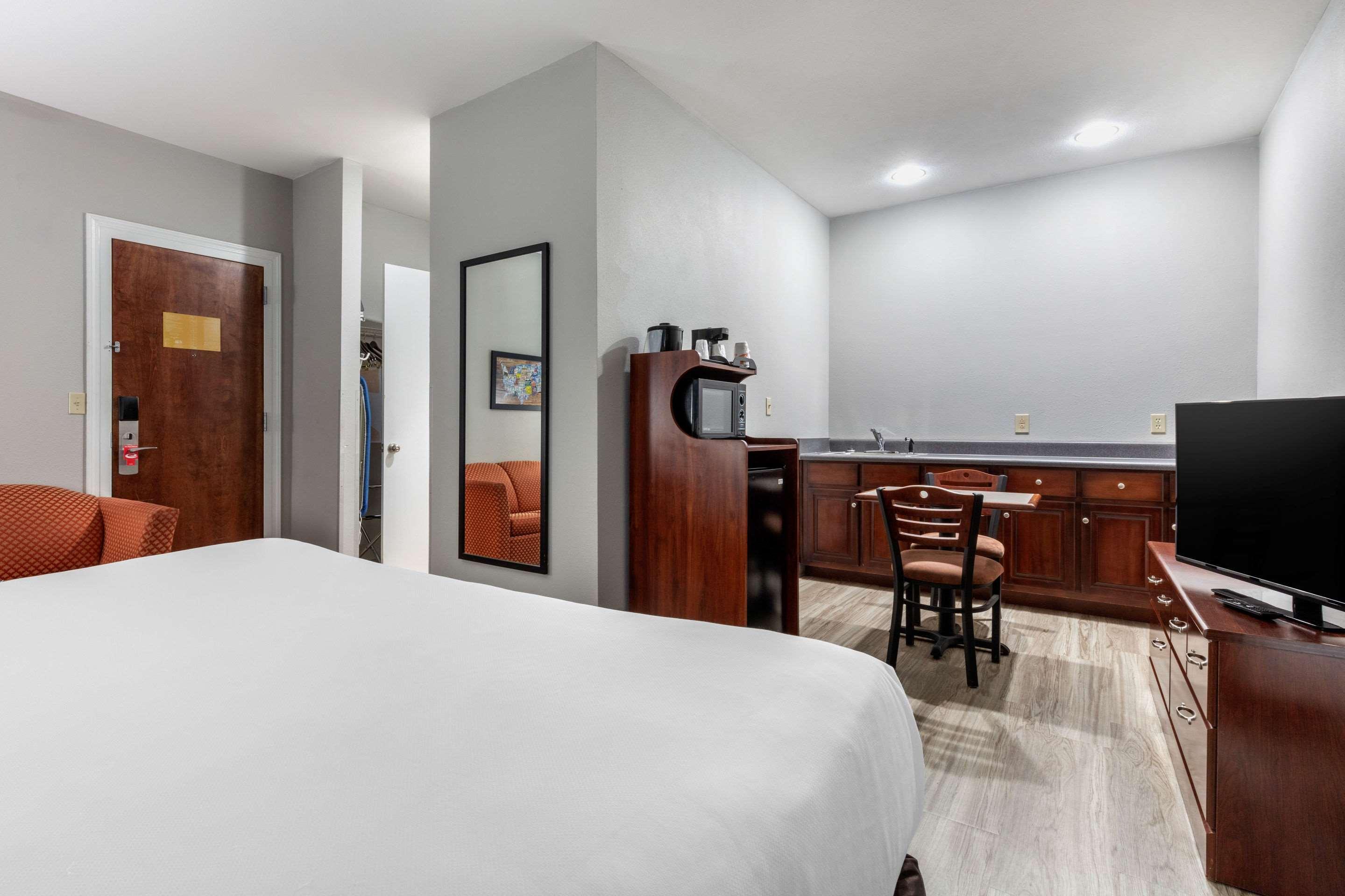 Quality Inn & Suites Demopolis Екстер'єр фото