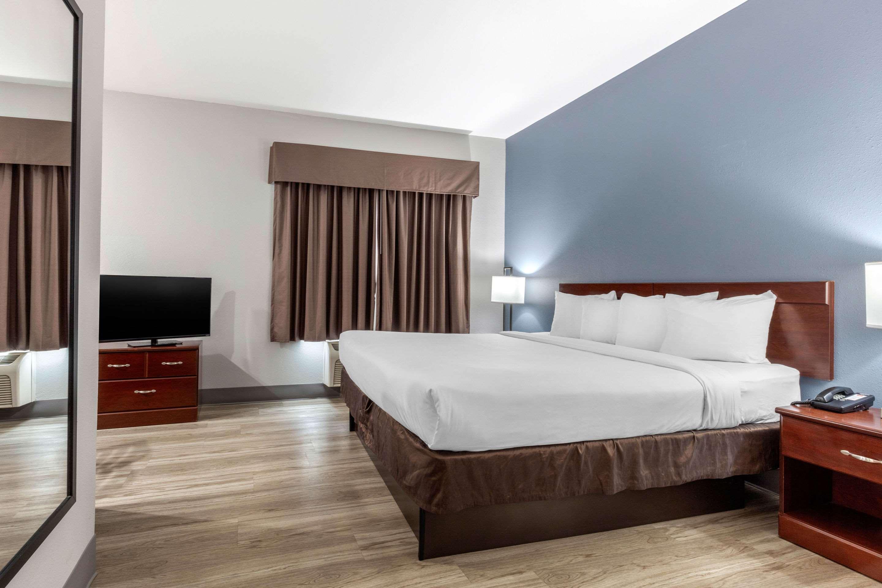 Quality Inn & Suites Demopolis Екстер'єр фото