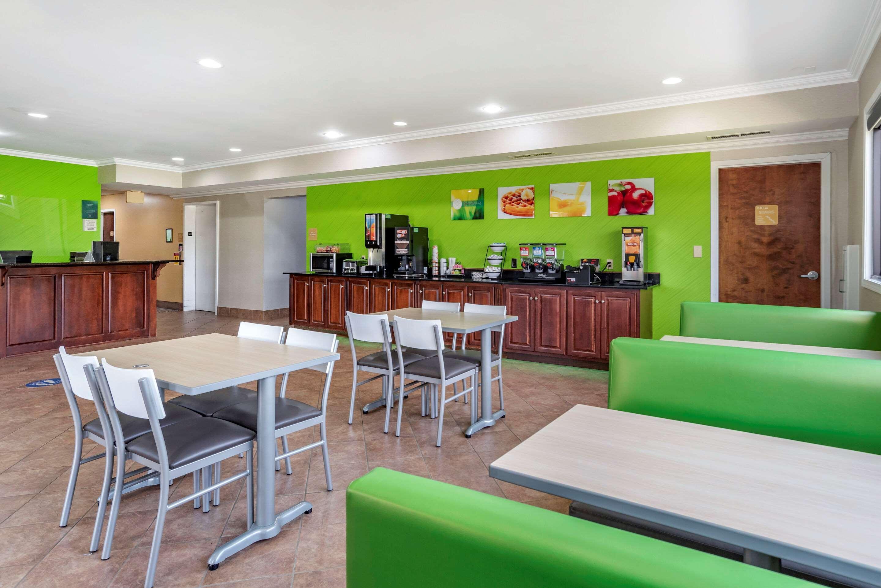 Quality Inn & Suites Demopolis Екстер'єр фото